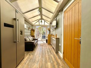 Conservatory/Snug- click for photo gallery
